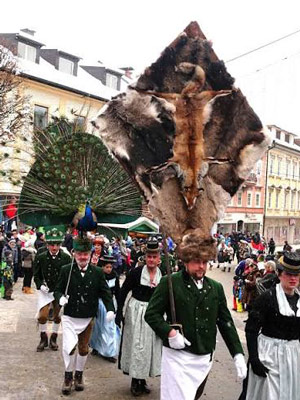 Traditional Perchtenlauf standard, Alps